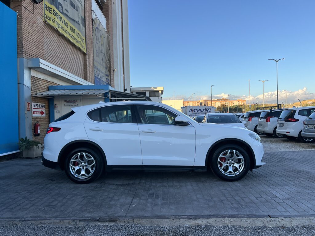 Alfa Romeo Stelvio 2.2d 160 cv RWD 18500€