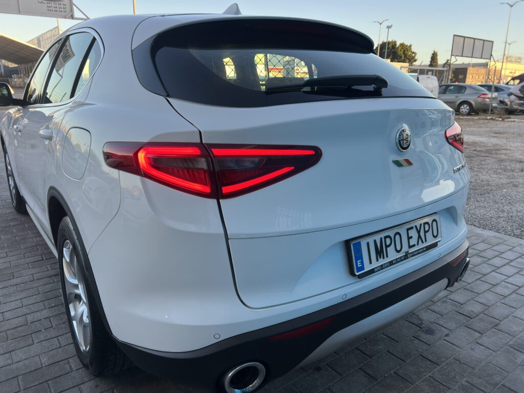 Alfa Romeo Stelvio 2.2d 160 cv RWD 18500€