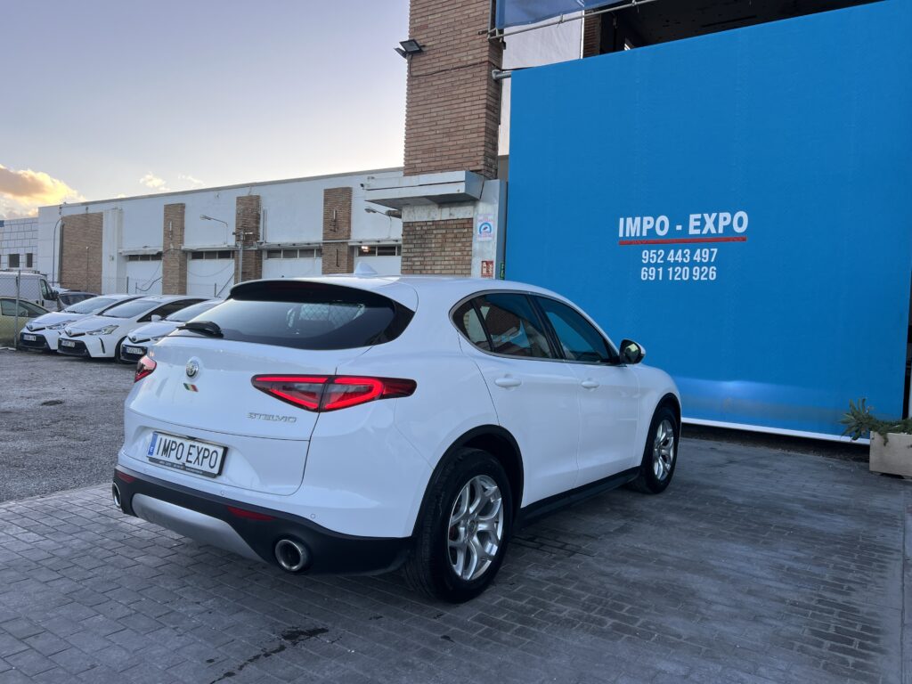 Alfa Romeo Stelvio 2.2d 160 cv RWD 18500€